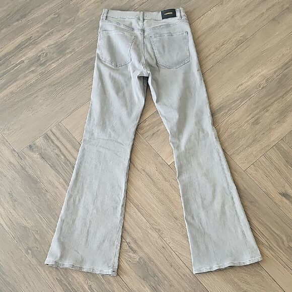 Nearly NEW Express Light Gray Flared Jeans, Womens Size 4 - Picture 5 of 6
